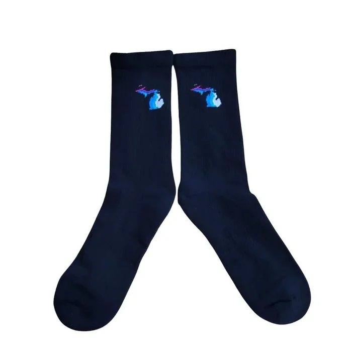 Great Lakes Shark Co. Athletic Crew Socks – Men‘s Shoe 6-13 – Women‘s Shoe 7-14 – Black Lake Effect