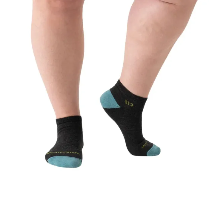 Wide Open Socks Women‘s Solid Cushioned No Show Socks – Charcoal – M